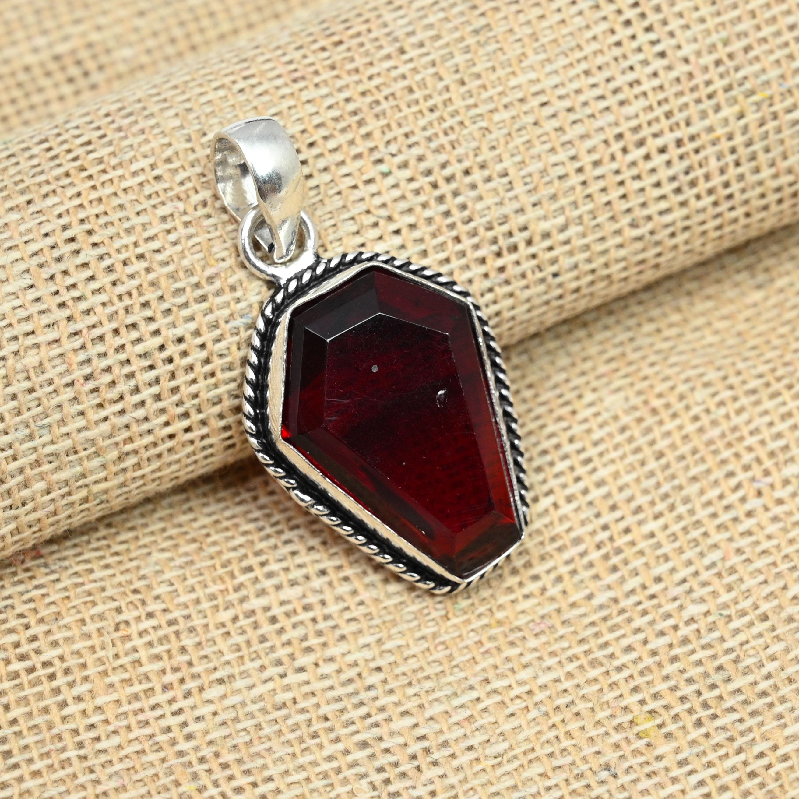 

Ювелирные изделия ручной работы из стерлингового серебра 925 пробы с красным гранатом, подвеска ко Дню святого Валентина 1.57 Inches красный