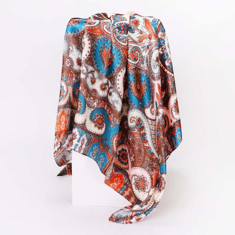 Lightweight scarves, shawls and headscarves: 90 large handkerchiefs, ladies’ shawls, cashew-coloured faux silk scarves 90x90cm