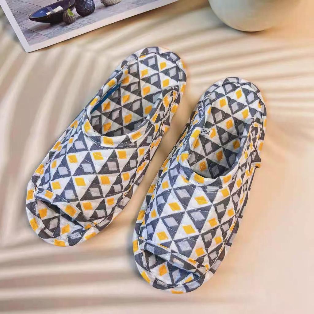 All-Season Non-Slip Indoor Slippers for Couples with White Sole