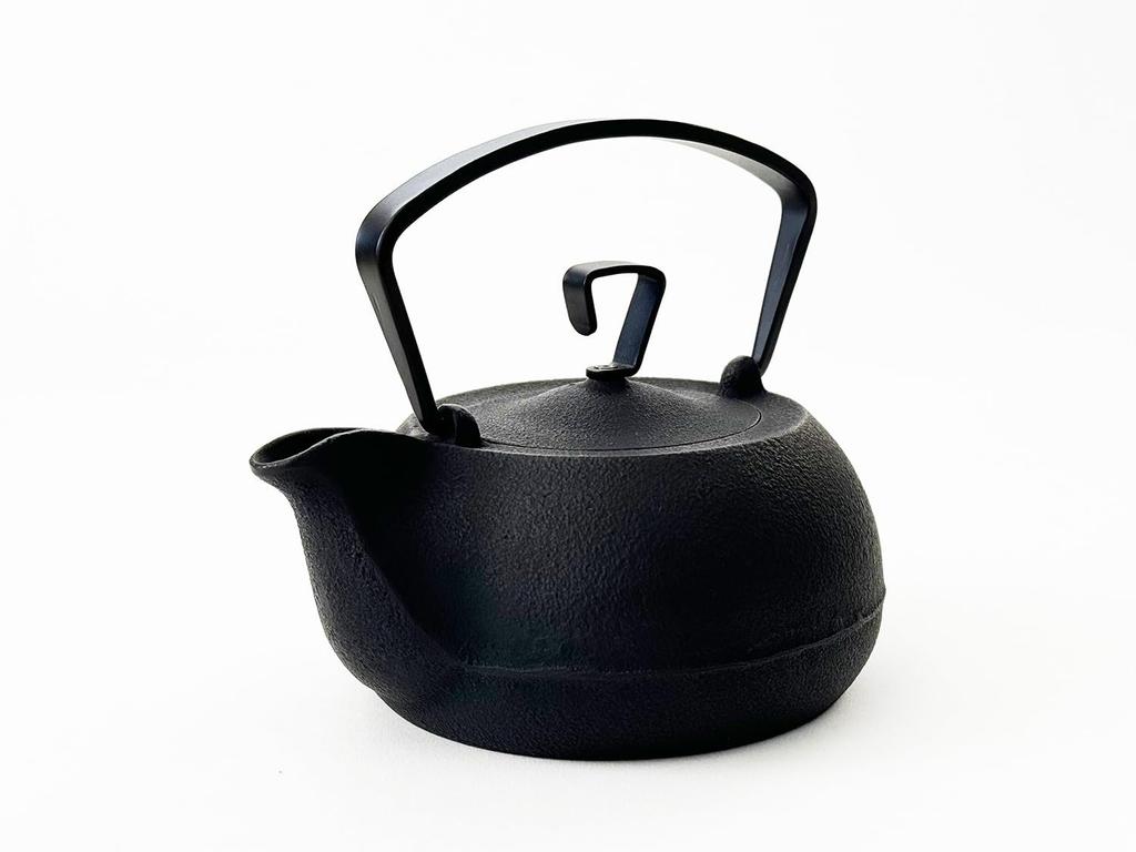 Nanbu Iron Teapot TETSUBIN KETTLE Ichiudo Cast Iron Compatible with 200V IH Cooktops [0.7L Kettle] (Black Finish)