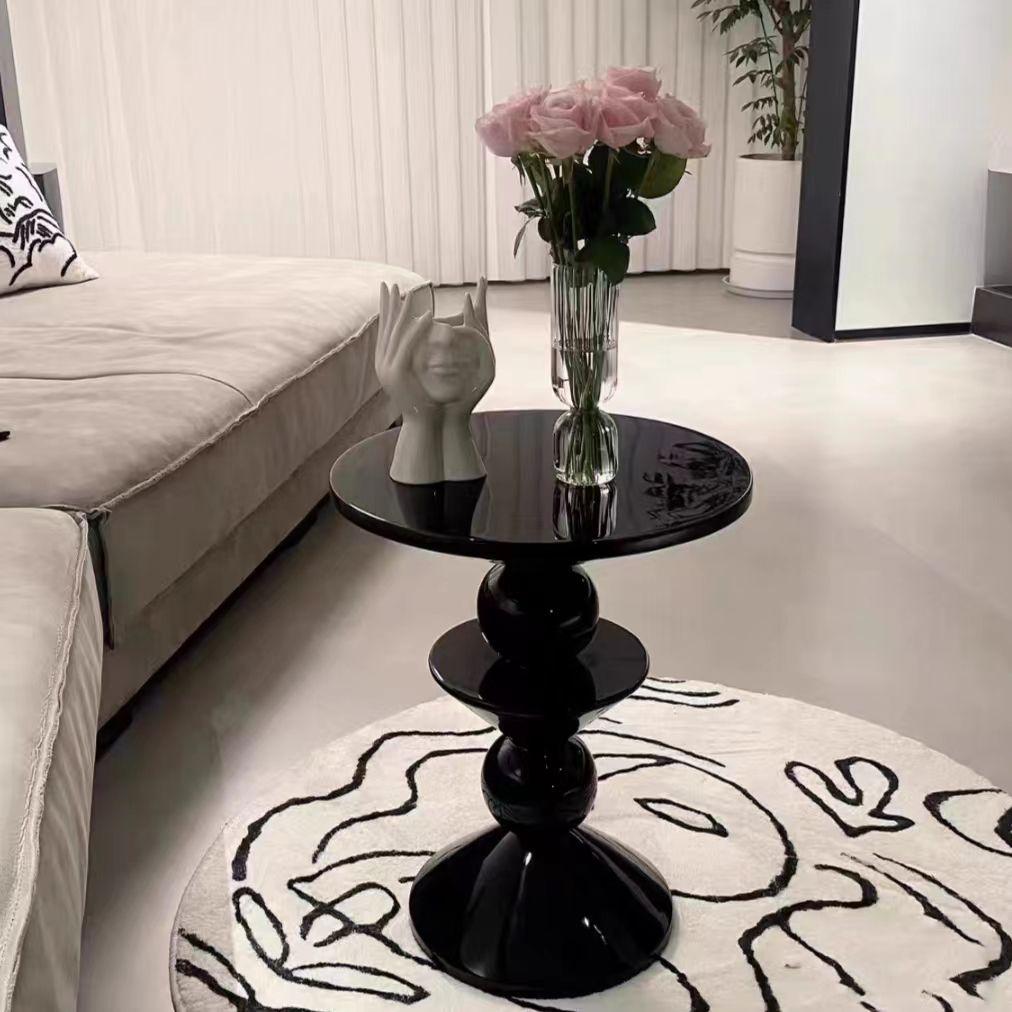 Tomatoes on Sticks Style Simple Round Tea Table - Small Household Size with Creative Round Edge, Suitable for Balcony