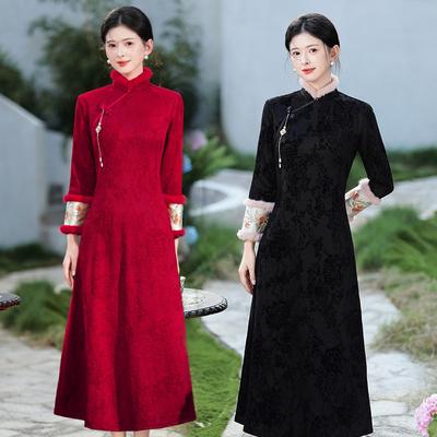 Red Thickened and Velvet Winter Clothes Look Thin New Chinese Long-sleeved Cheongsam Improved Young Retro New Year's Clothing Winter