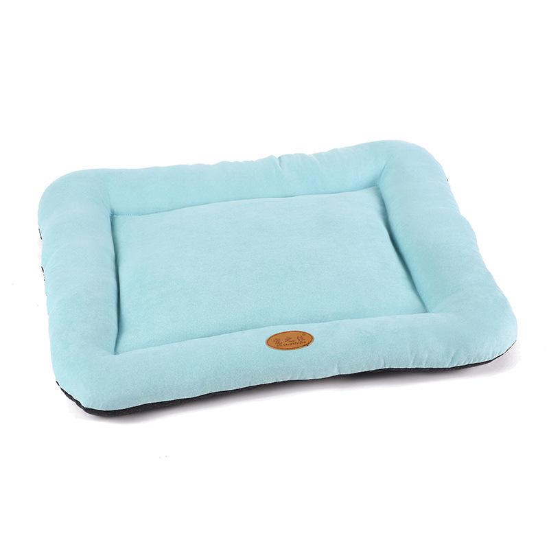 Plush Pet Mat: Washable, Bite & Scratch Resistant for Cats & Dogs, Suitable for All Seasons
