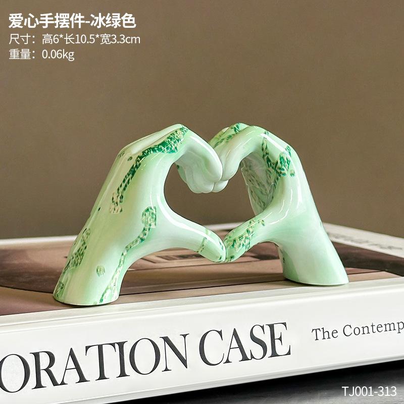Creative Graffiti Heart Hand Statue Resin Colorful Love Gesture Figurines Modern Stylish Home Living Room Desktop Decoration