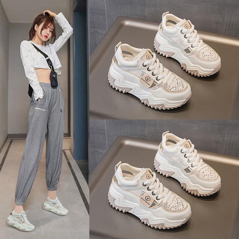 Sommer neue vielseitige dicke Sohle hohle Tasche Kopf Sandalen Damen lässige atmungsaktive kleine weiße Schuhe Muffinsohle erhöht