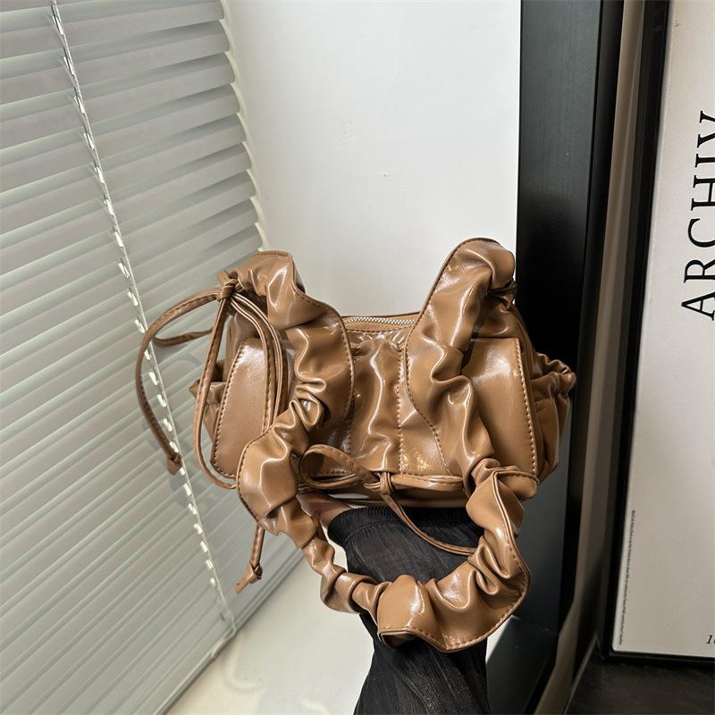 New simple pleated single shoulder underarm messenger bag, fashionable and elegant in texture, summer bow commuter women's bag