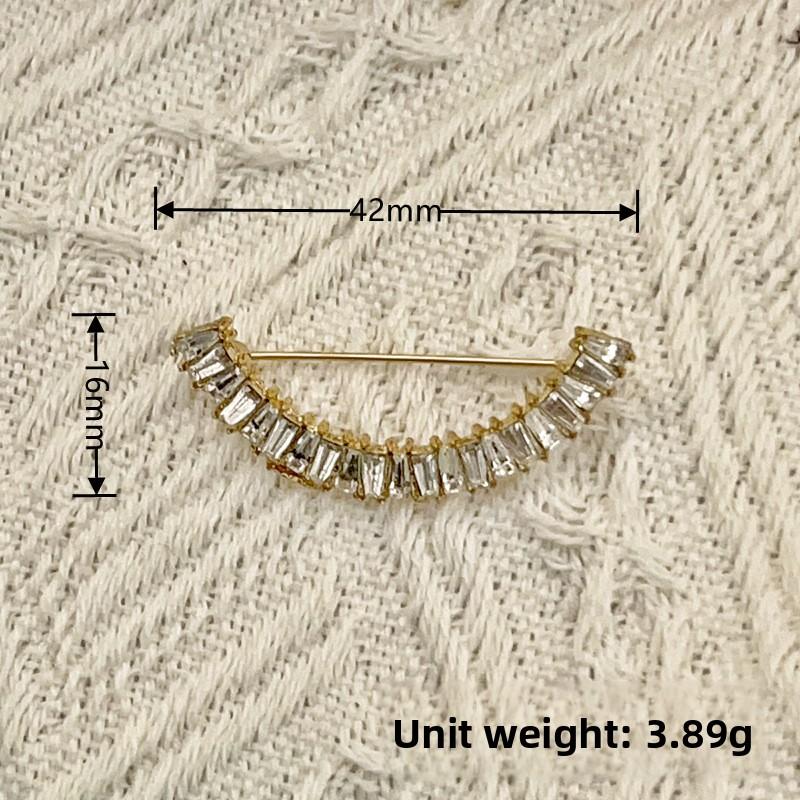 1PCS Simple Smile Brooch Anti-exposure Chest Buckle Clothing Collar Accessories Waist Change Artifact Waist Pin Scarf Buckle