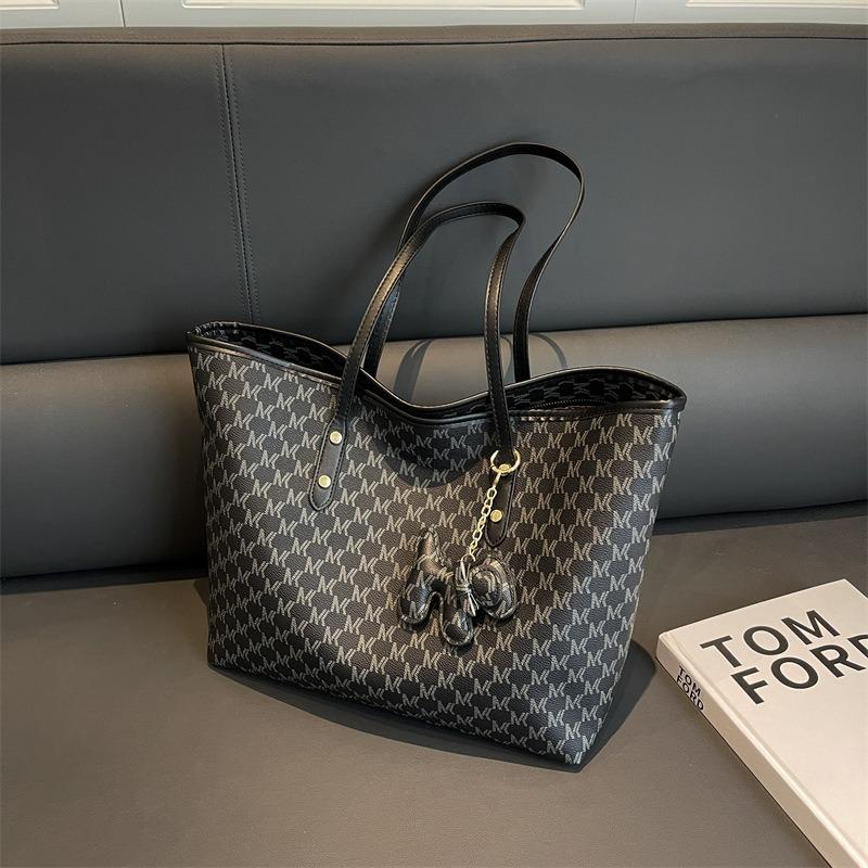 Premium sense large-capacity bag women's new niche versatile commuter bag fashionable shoulder tote bag