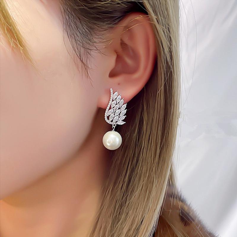 Huitan Elegant Female Gorgeous Pendant Earrings with Bright Zirconia Luxury Lady Engagement Ceremony Party Jewelry for Women