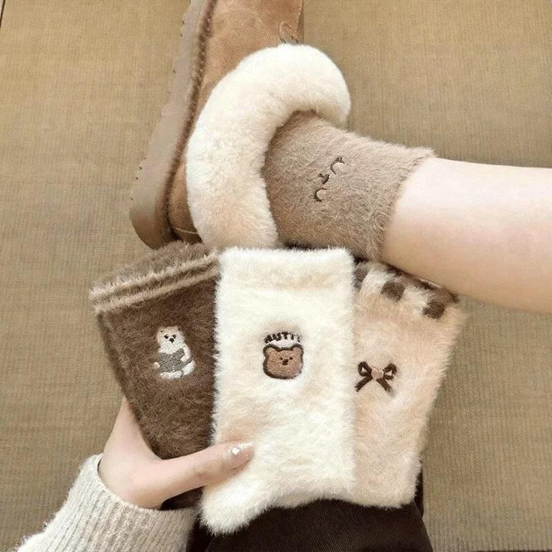 4 Pairs of Thick and Warm Cartoon Animal Bow Pattern Mid Tube Socks for Women in Autumn and Winter Suitable for Indoor Home Wear