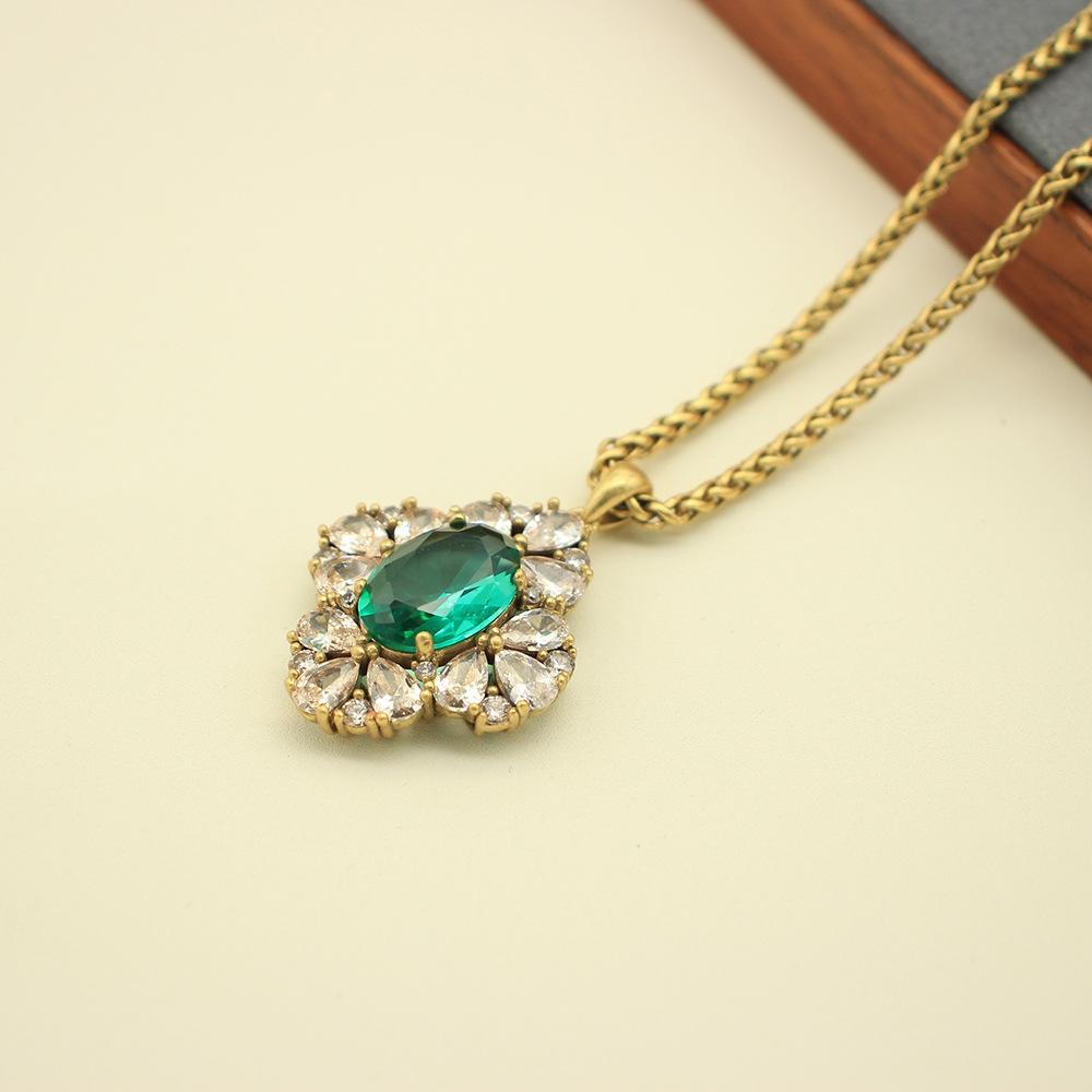 

Italian Classic Set Emerald Zircon Earrings Necklace Set Medieval Jewelry High-End Light Luxury Jewelry