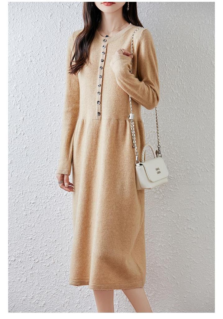 Women's Long Loose Pure Wool Knit Dress - Single-Breasted Round Neck for Autumn and Winter.