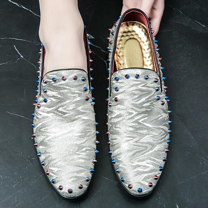 Fashion New Designer Men Pointed Rivets Silver Slip On Loafers Shoes Wedding Dress Prom Formal Footwear Sapatos Tenis Masculino