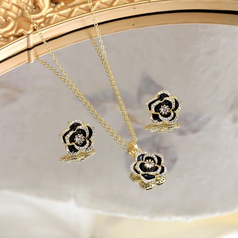 Elegant Zircon Lucky Clover Necklace Earring Set Women Light Luxury Geometric Pendant Jewelry Party Office Wear