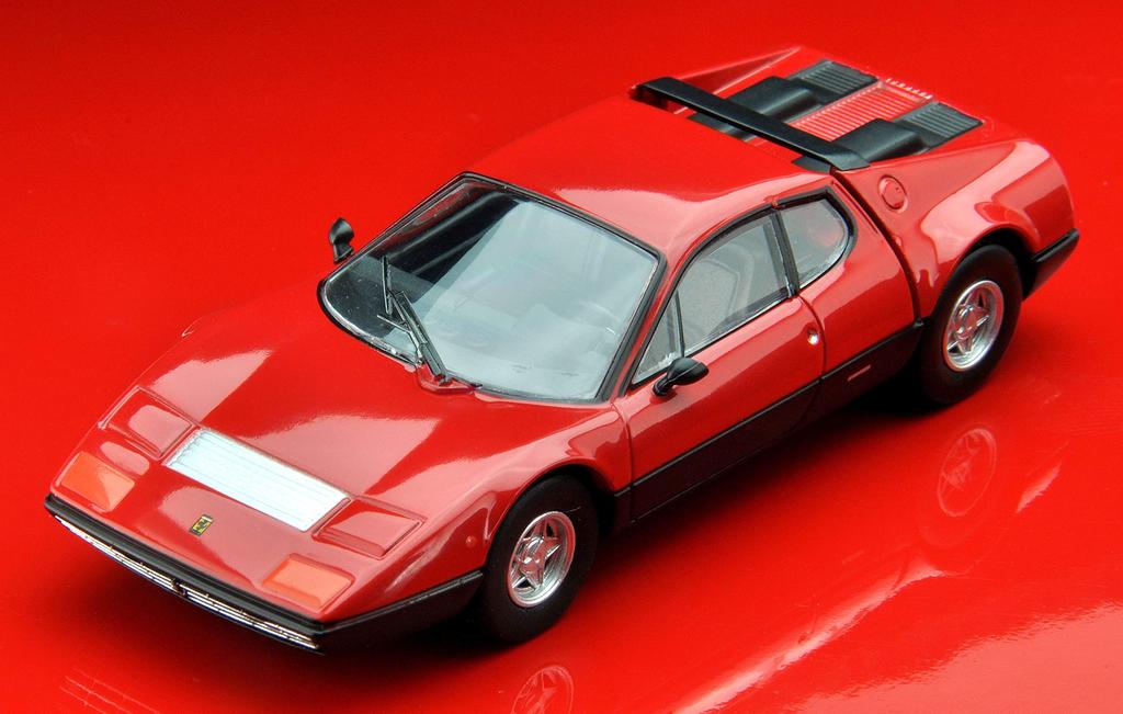 Tomica Limited Vintage Neo Ferrari 365 GT4 BB 1/64 TLV-NEO Red/Black (Finished Model)