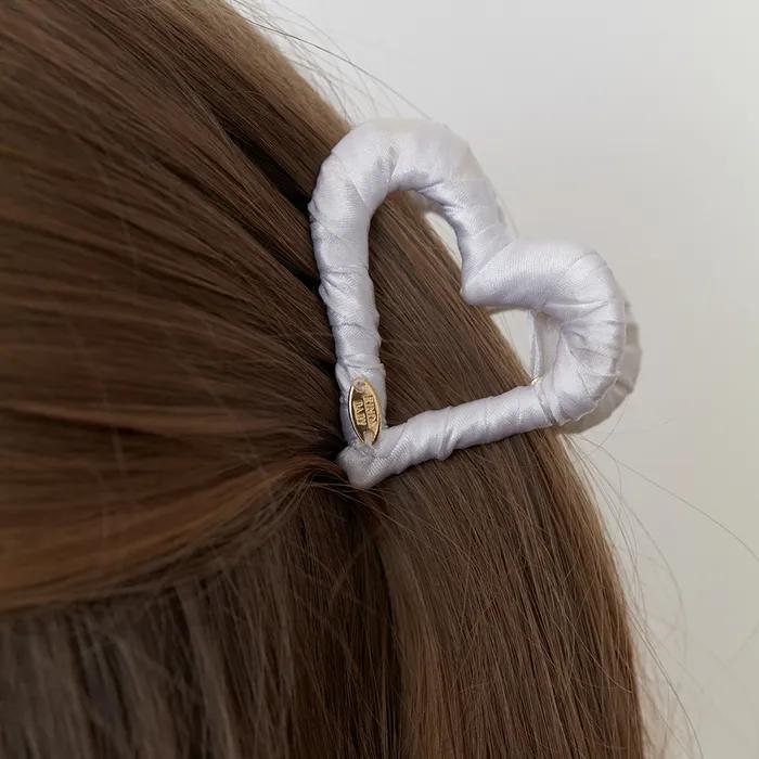 Luna Satin Heart Claw - Off White