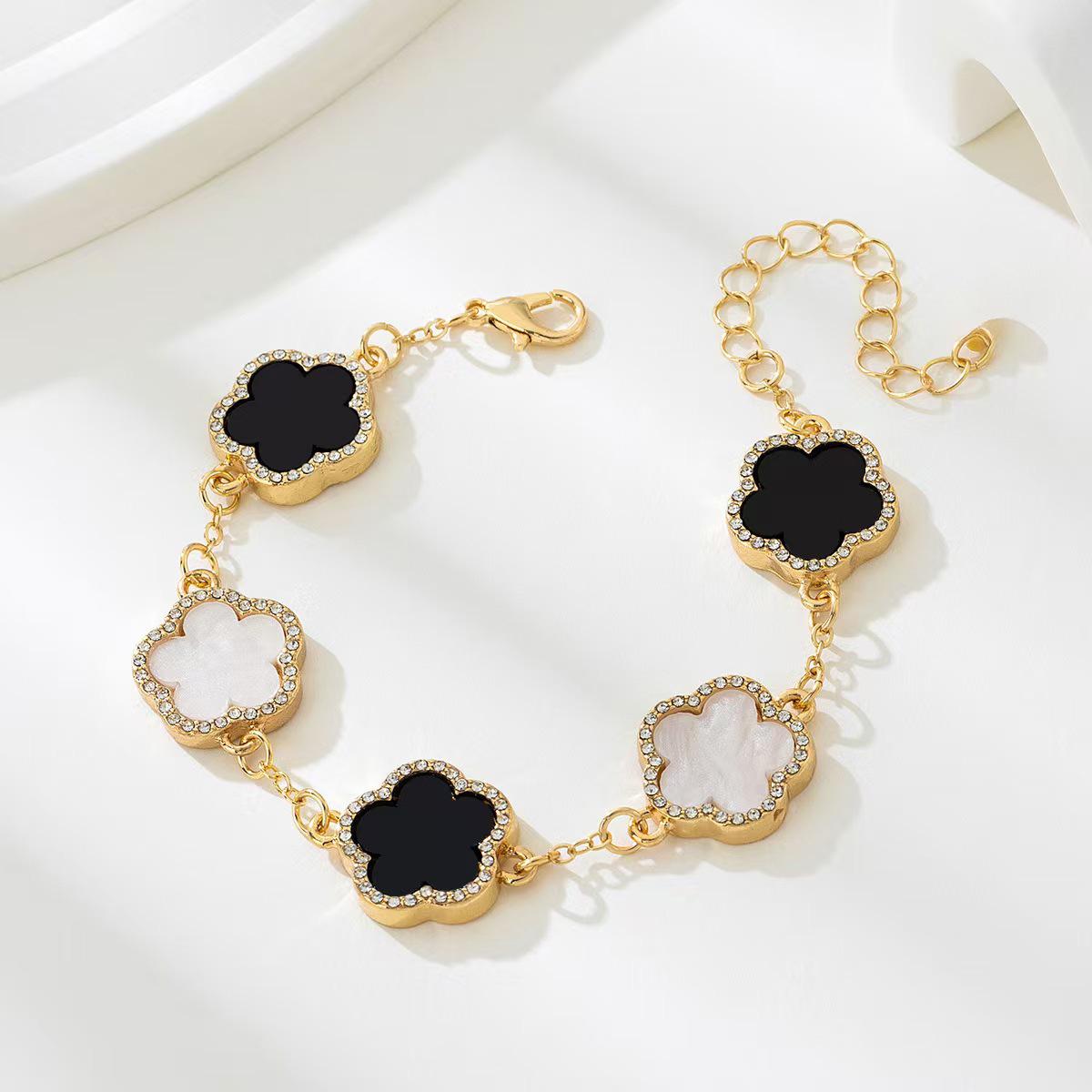 

Елегантний п ятипелюстковий браслет для жінок - Європейський та американський стиль