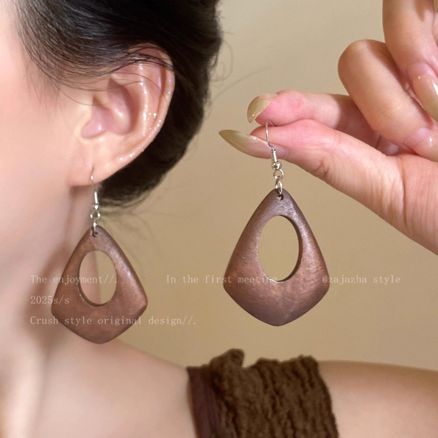 Винтажные богемные деревянные серьги Женские нишевые полые большие круглые серьги-крючки Этнический стиль Преувеличенные серьги