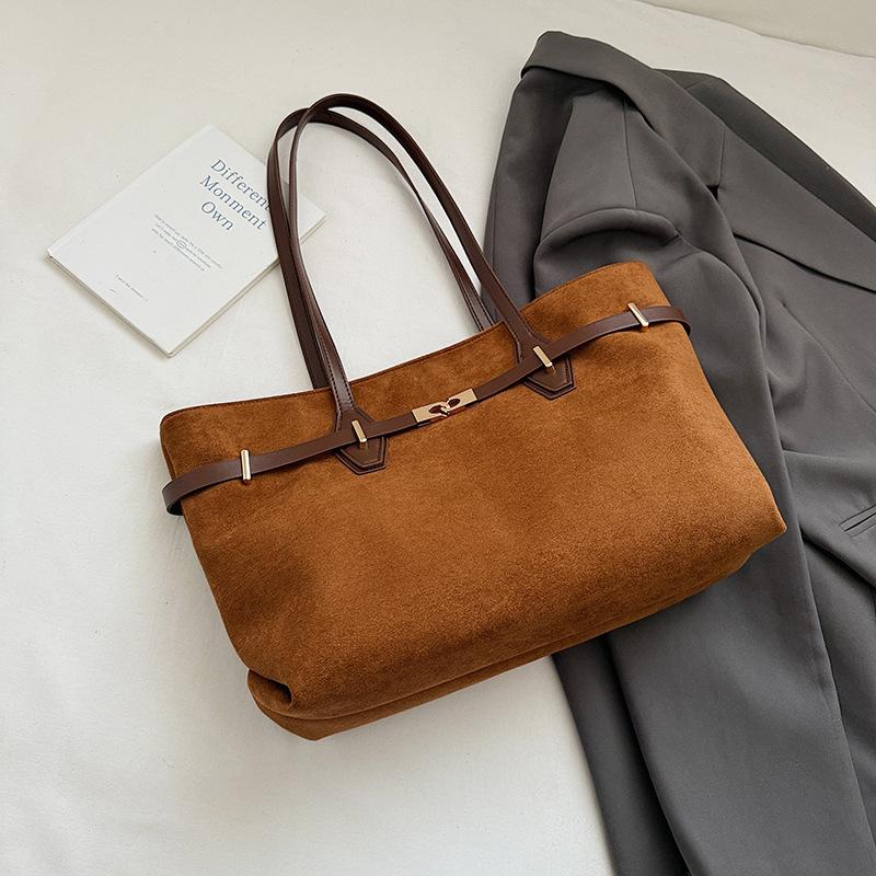 Autumn new bag retro fashion casual shoulder bag commuter underarm bag portable large capacity tote bag