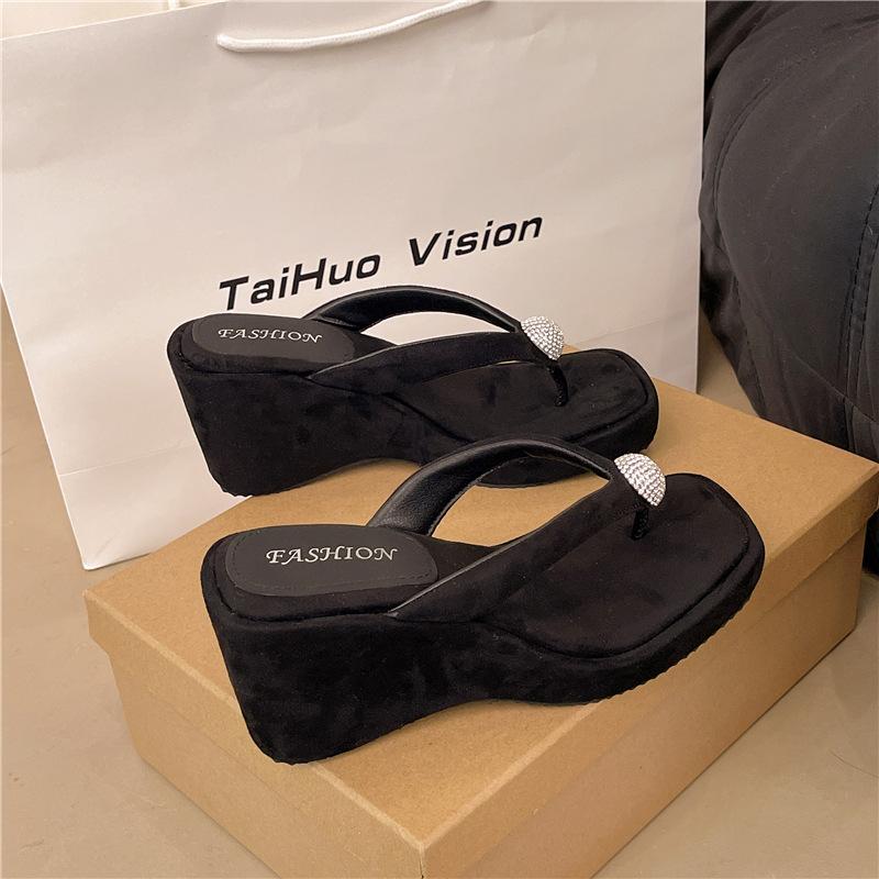 Retro heightened thick-soled flip-flops shoes for women's outer wear 2025 summer new beautiful slope heel cool slippers