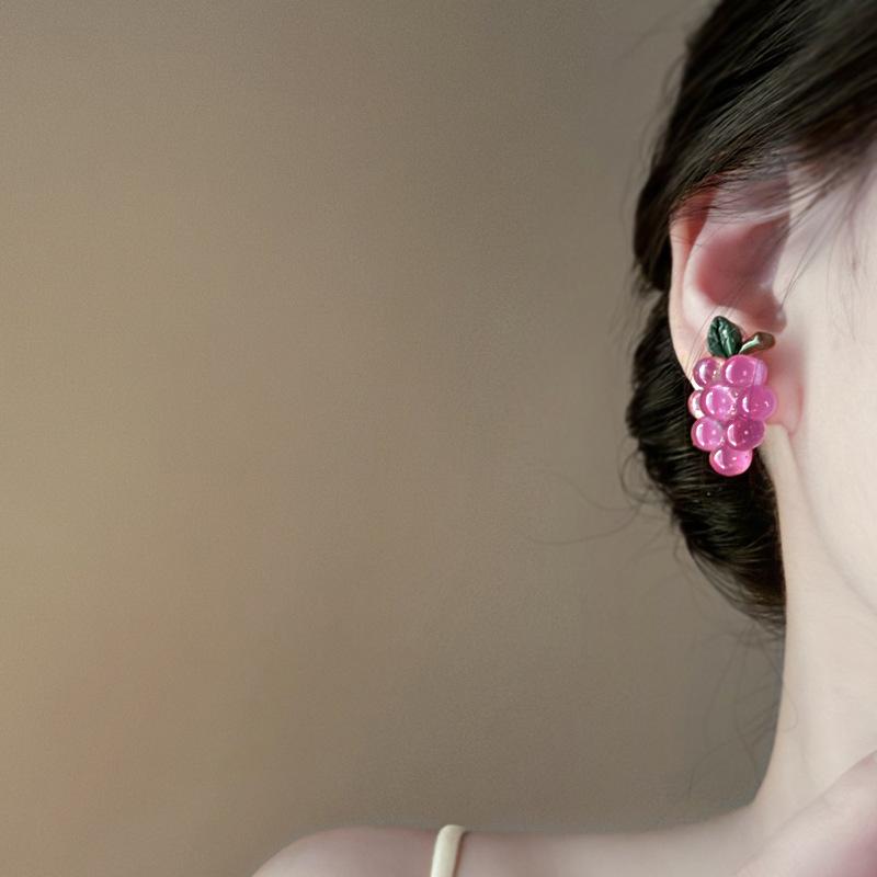 Super White~ Resin Grape Stud Earrings Sweet Fashion Fun Personality Earrings Niche Texture Light Luxury Earrings