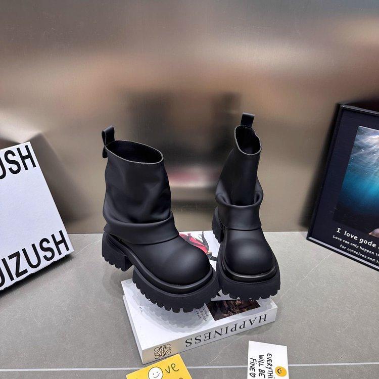 

2025 new Korean version niche design trouser tube boots women s fashion versatile outer wear fried street thick-soled round boots tide 35