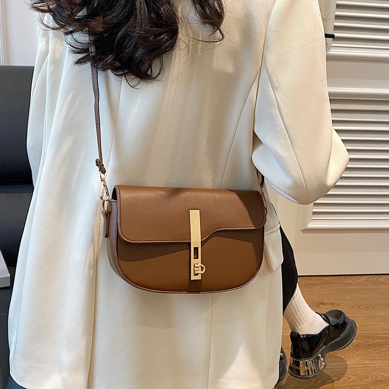 Simple Minimalist Pu Leather Saddle Bag With Stitching Details And Polyester Lining