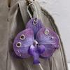 DIY Piercing Simulation Orchidee Schlüsselanhänger Gothic Simulation Dunkler Blumiger Anhänger Extravaganter Taschenanhänger für Rucksack Dekoration Alternative