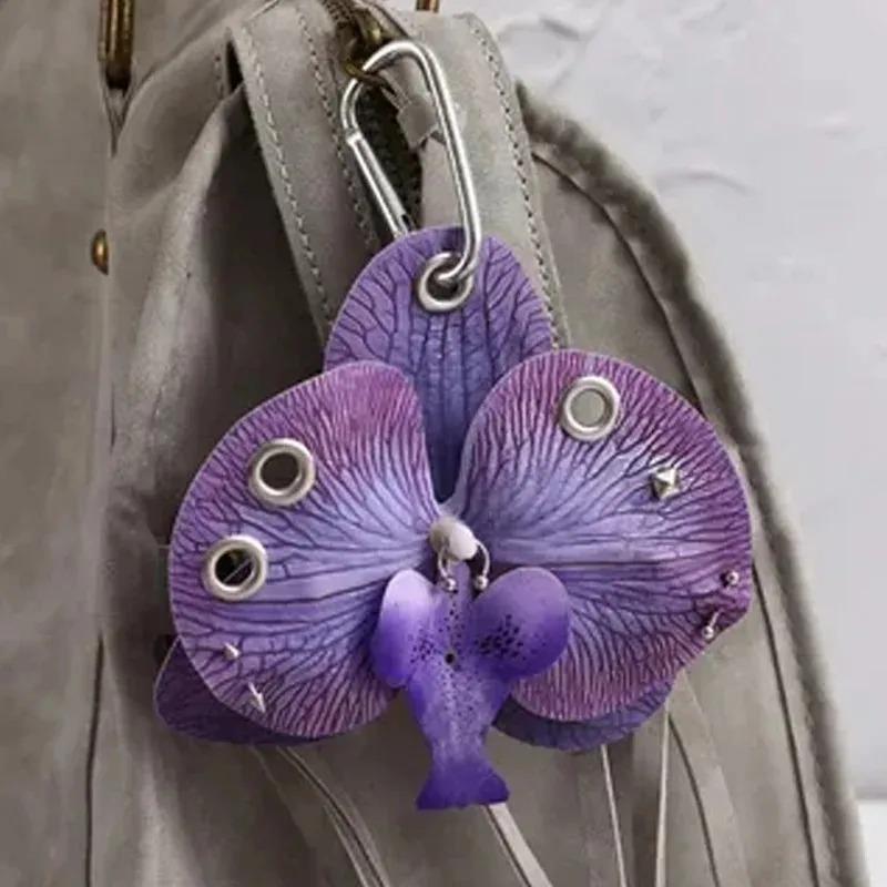 DIY Piercing Simulation Orchidee Schlüsselanhänger Gothic Simulation Dunkler Blumiger Anhänger Extravaganter Taschenanhänger für Rucksack Dekoration Alternative