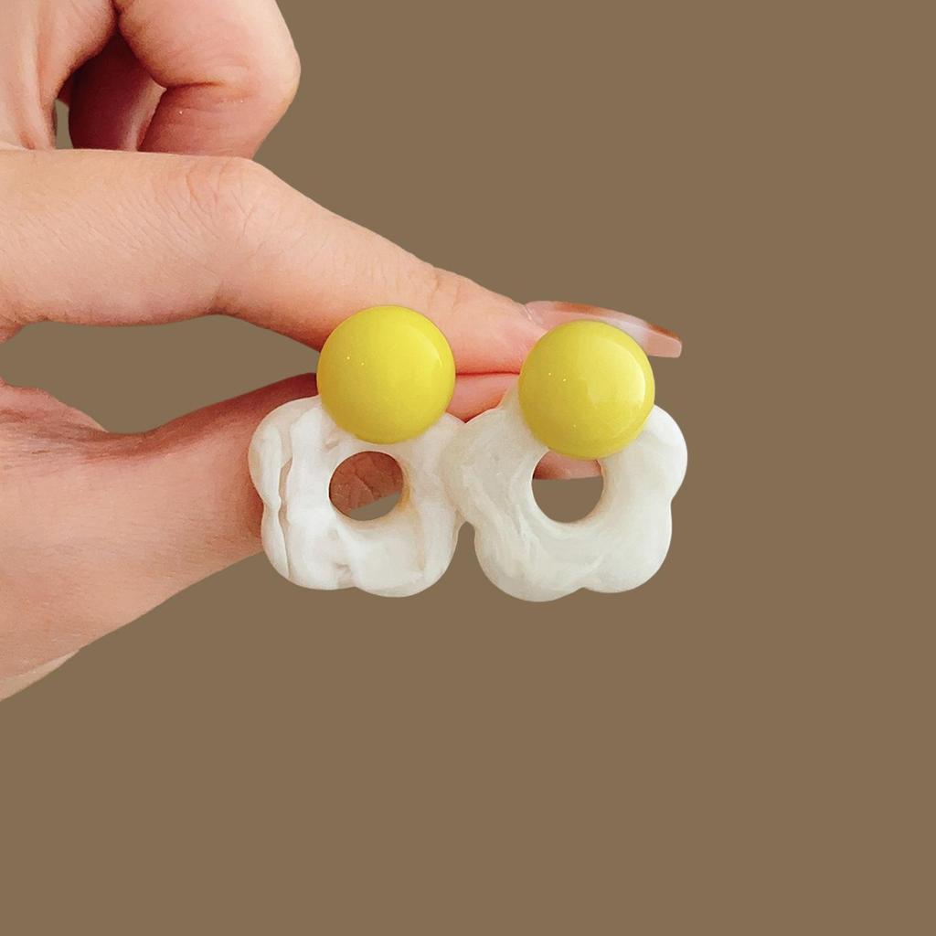 2025 New Retro Hong Kong Style Colorful Earrings: Luxury, High-End Studs, Exaggerated Fashion for Women