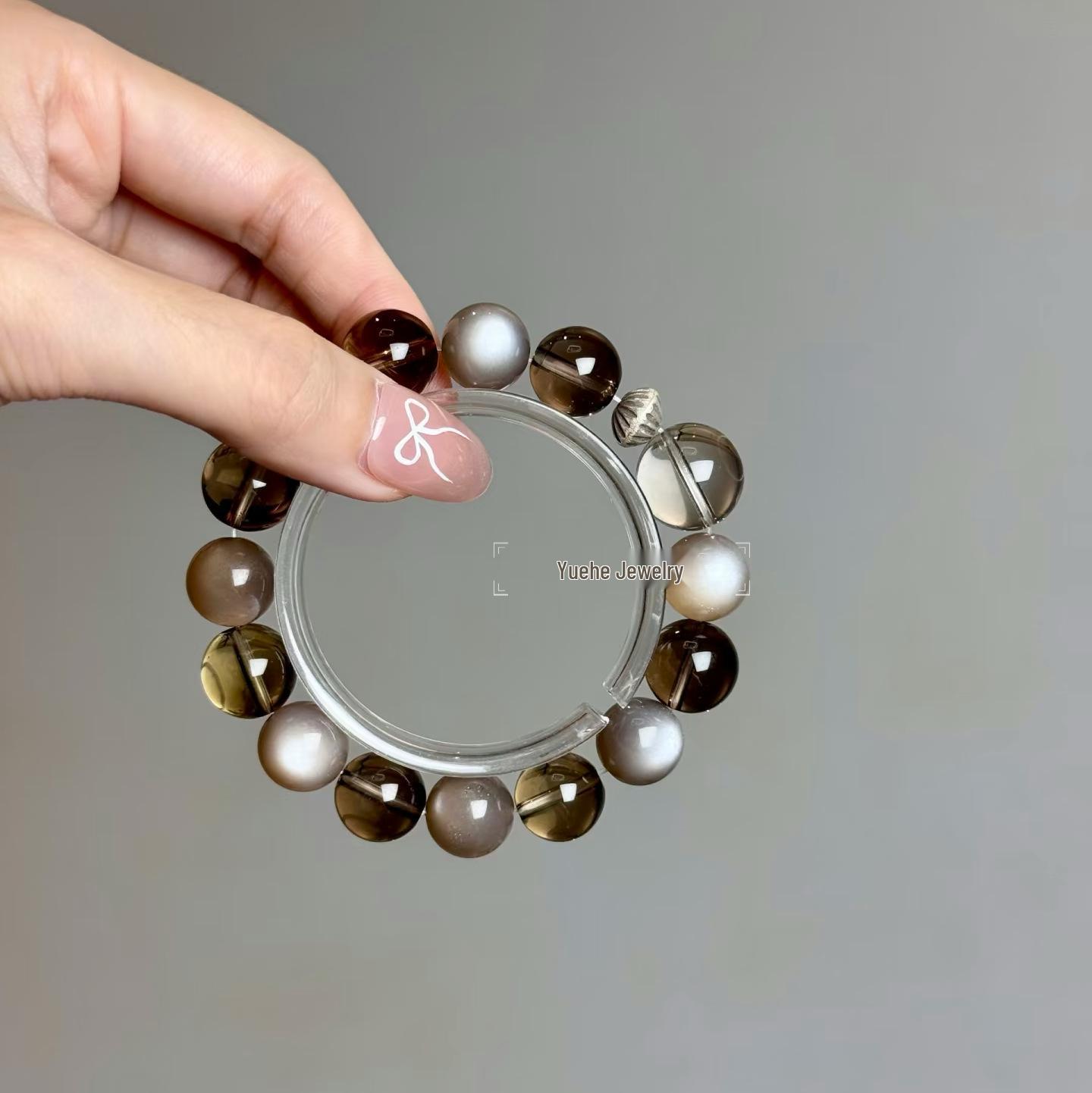 Браслет из хрусталя дымчатого кварца с молочным чаем - Универсальный и нежный дизайн для осени/зимы