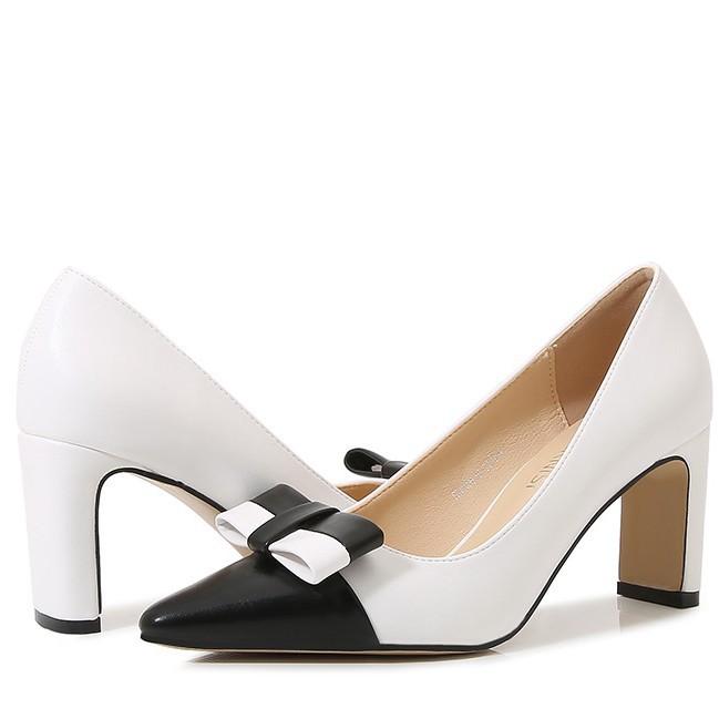 Temperamentvolle High-End-Damenschuhe kleine hohe Absätze Einzelne Schuhe Damen mittlerer Absatz neu Frühling und Sommer vielseitig spitz flacher Ausschnitt hohe Absätze