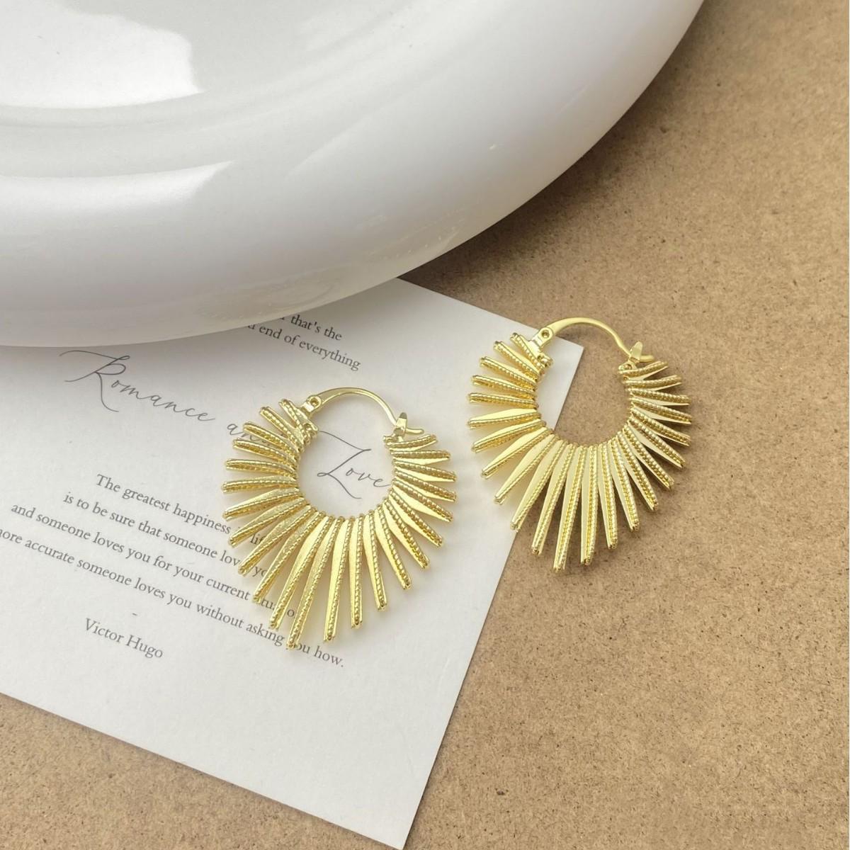 French Heart-Shaped Metal Line Earrings: Exquisite, Luxurious & Versatile for Women