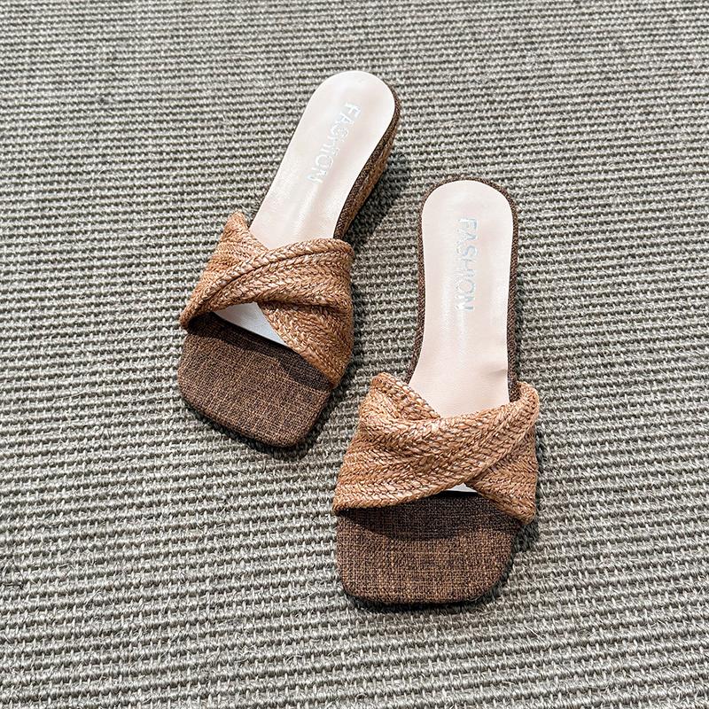 

Fashion French Retro Woven Wedge Flat Slippers for Women in Summer 2025 New Versatile Height-increasing Small Sandals and Slippers 35