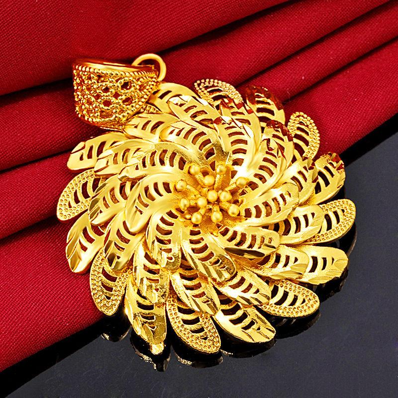 Gold Color Necklace Female Sunflower Hollow Pendant Fashion Retro Upscale Temperament.