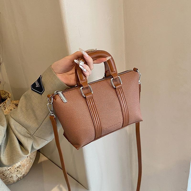 This year's popular bag women's large-capacity 2025 new fashionable textured shoulder bag summer versatile commuter tote bag