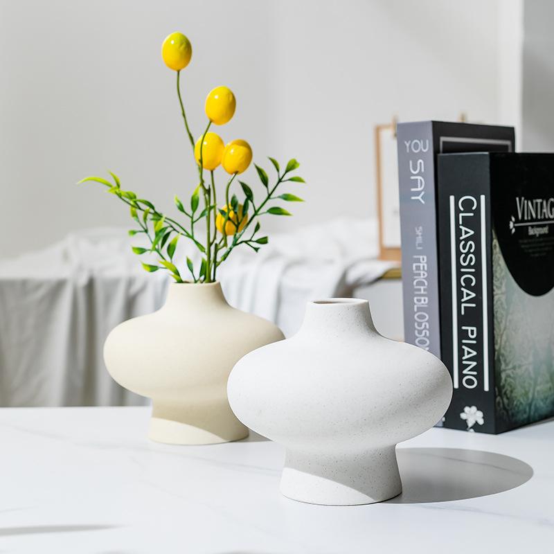 Cream Style Ceramic Vase for Home Office Decor with Hydroponic Dried Flower Arrangement Handicraft