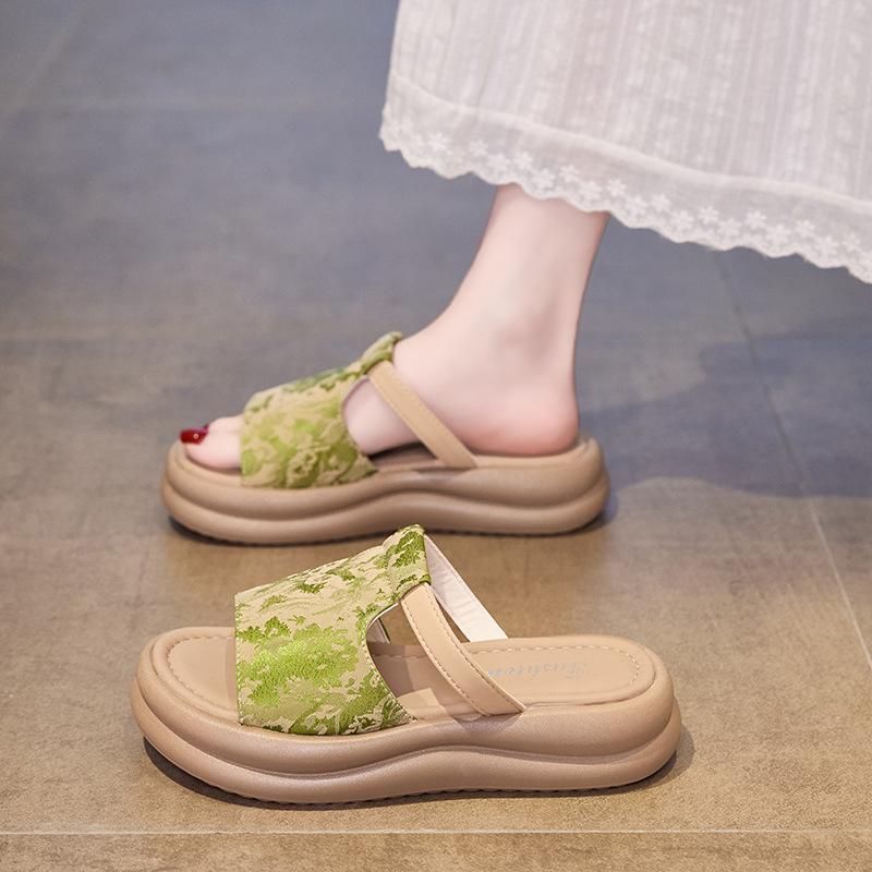 

Тапочки женские летние 2025 новые высококлассные модные с юбкой платформа пляжные сандалии супер огонь сандалии 40 зелёный