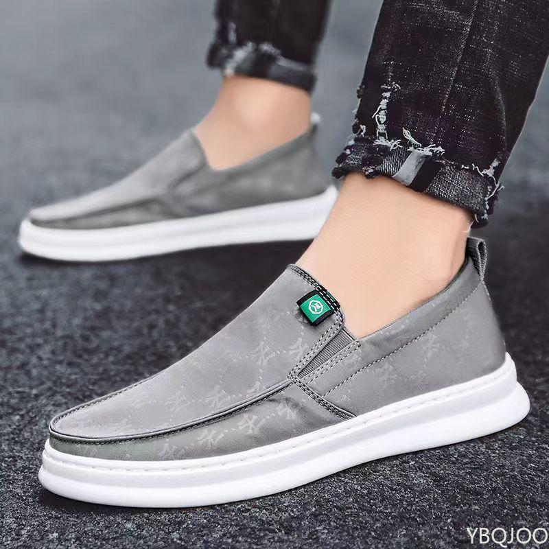 

New Men s canvas Flats Breathable non slip board shoes Fashion comfortable Male Bean bean shoes Casual light flat Homme 39