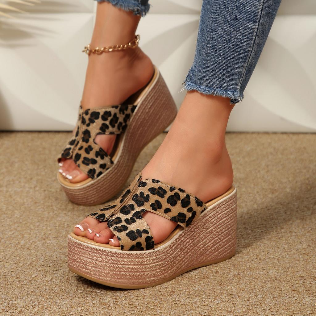 Women Slippers 2025 New Summer Wedges Platform Sandals Women Beach Slippers Trend Casual High Heels Ladies Shoes Slides Women