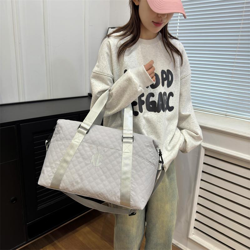 Rucksack mit Kontrastkaro, große Kapazität, Sport- und Fitnesstasche, Reisetasche für Kurzstreckenreisen, Gepäckaufbewahrung