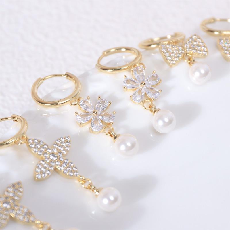 Light Luxury Fashion Shell Bead Pendant Zircon Snowflake Earrings Plated 14k Gold High-end Pearl Earrings for Women