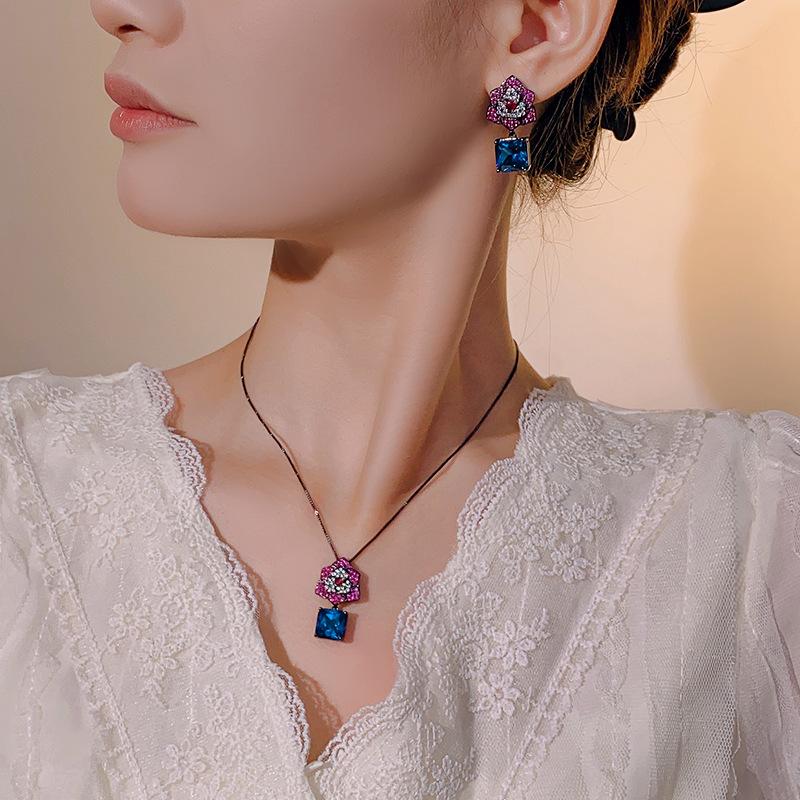 Autumn And Winter Jewelry Copper Bottom Gold-Plated Simulation Blue Spinel Black Gold Retro Camellia Set 10 * 10