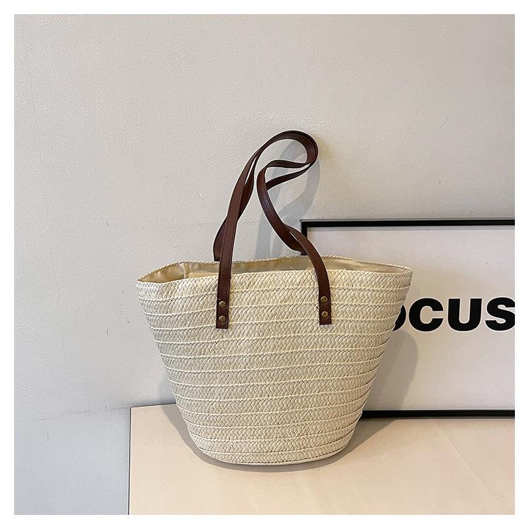 

Fashion trend niche design woven bag 2025 spring new foreign style casual simple women texture shoulder bag