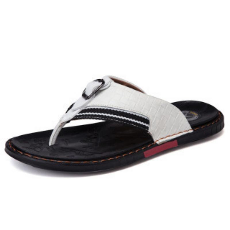 Summer 2023 Men's Leather Flip-flops, Fashionable, Breathable, Feet Clipped, Korean Version, Wearing Sandals Outside The Beach