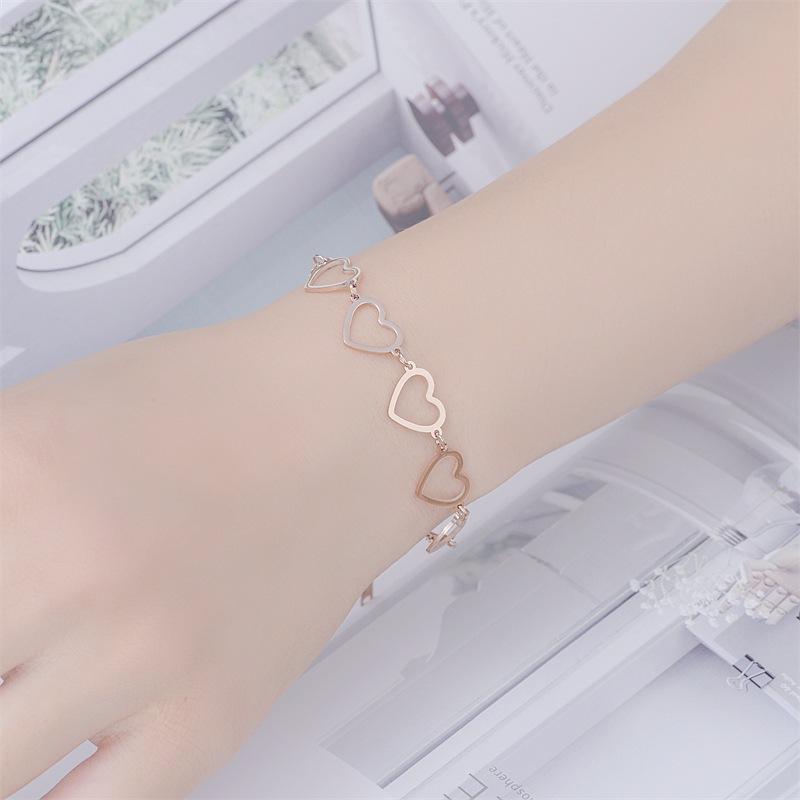 

Легкий роскошный модный браслет из титановой стали в форме сердца «От сердца к сердцу» Хороший друг Любовь Полый браслет Корейское издание Популярные ювелирные изделия