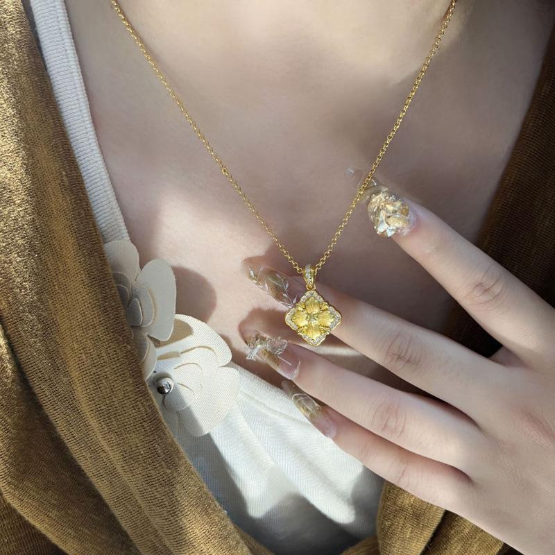 Bubu Wind Brushed Gold Pillow Necklace Double-Sided With Retro Court Style Light Luxury Collarbone Chain