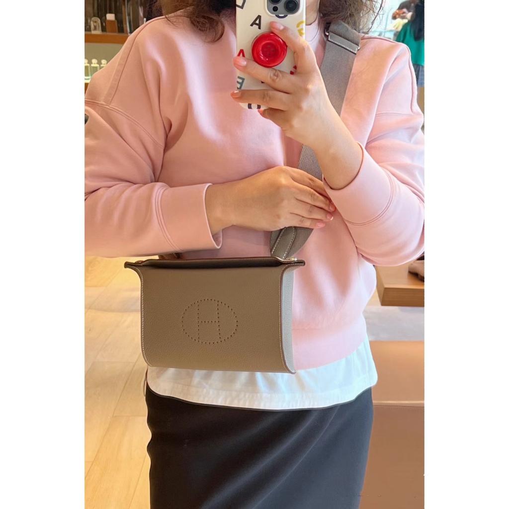 High-end versatile first-layer cowhide bag, dinner plate bag, genuine leather unisex bag, casual shoulder messenger bag.