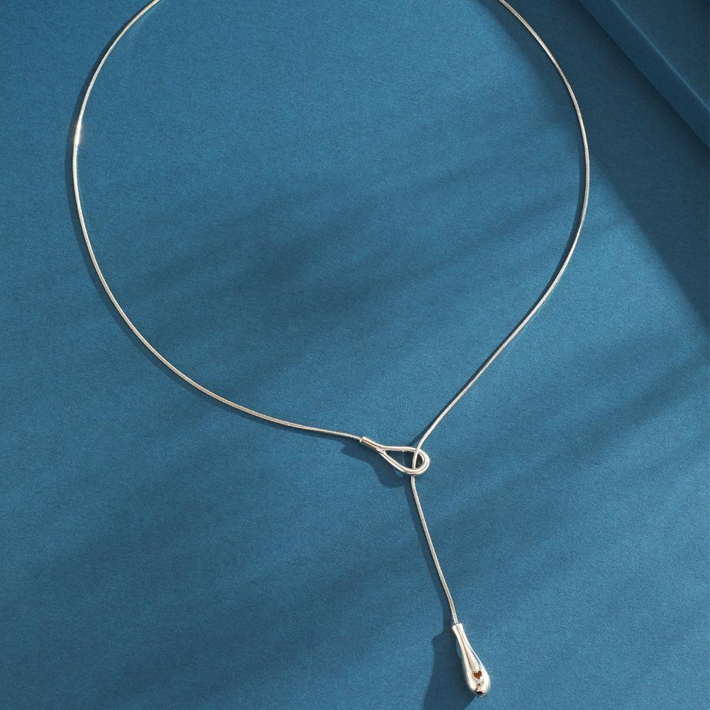 New Design Waterdrop Fringed Long Necklace for All Seasons, Fashionable Accessory for Women, High-end Sweater Chain with Luxurious Touch