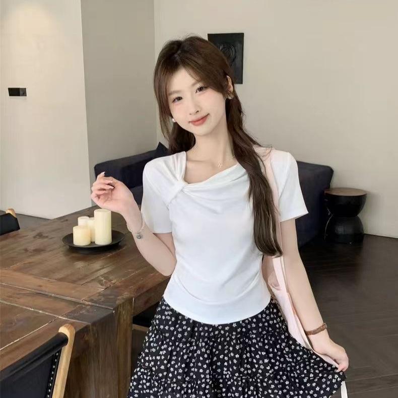 Summer Slim-fit Short Off-shoulder T-shirt Women's Design Sense Slim-fit and Thin Niche Short-sleeved Chic T-shirt Top